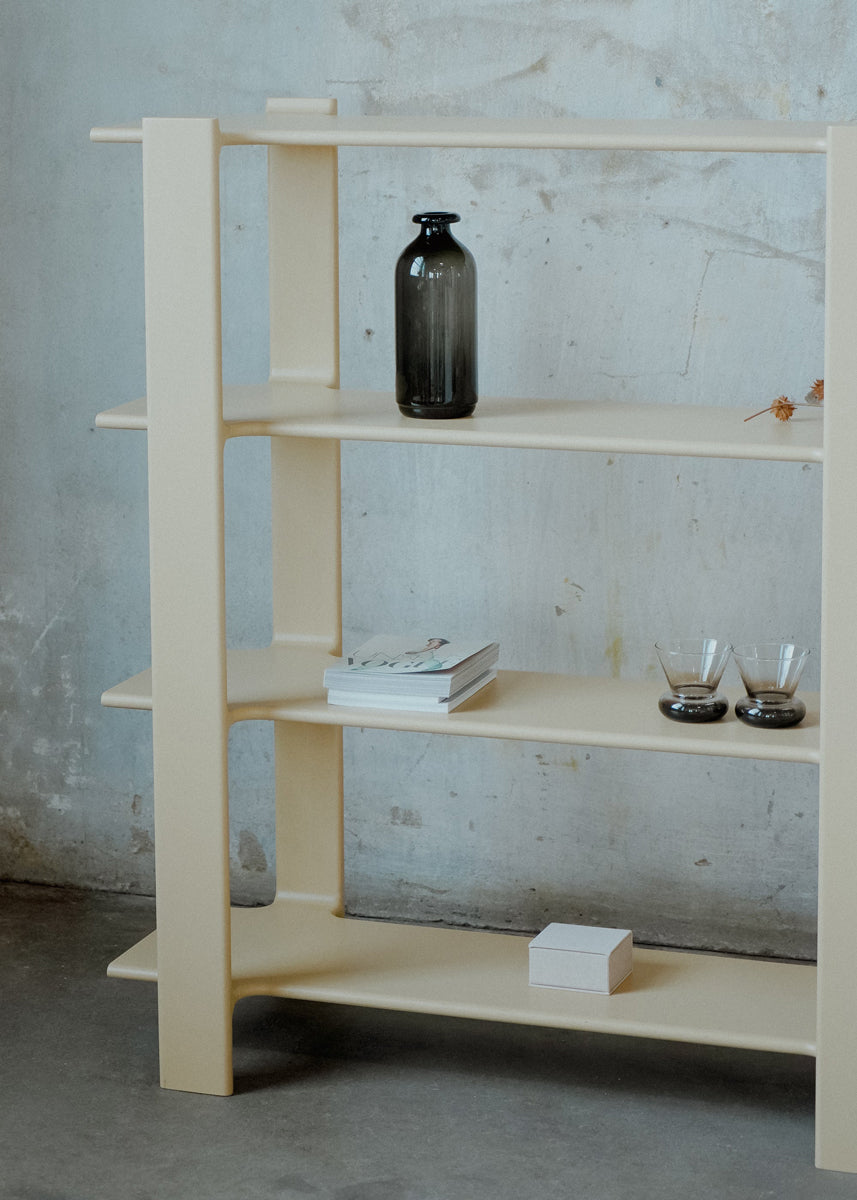 Elegantes Holz-Regal Ligo LGB2089 von Tamo, modernes Standregal mit klaren Linien und großzügigen Ablageflächen für Bücher und Deko.