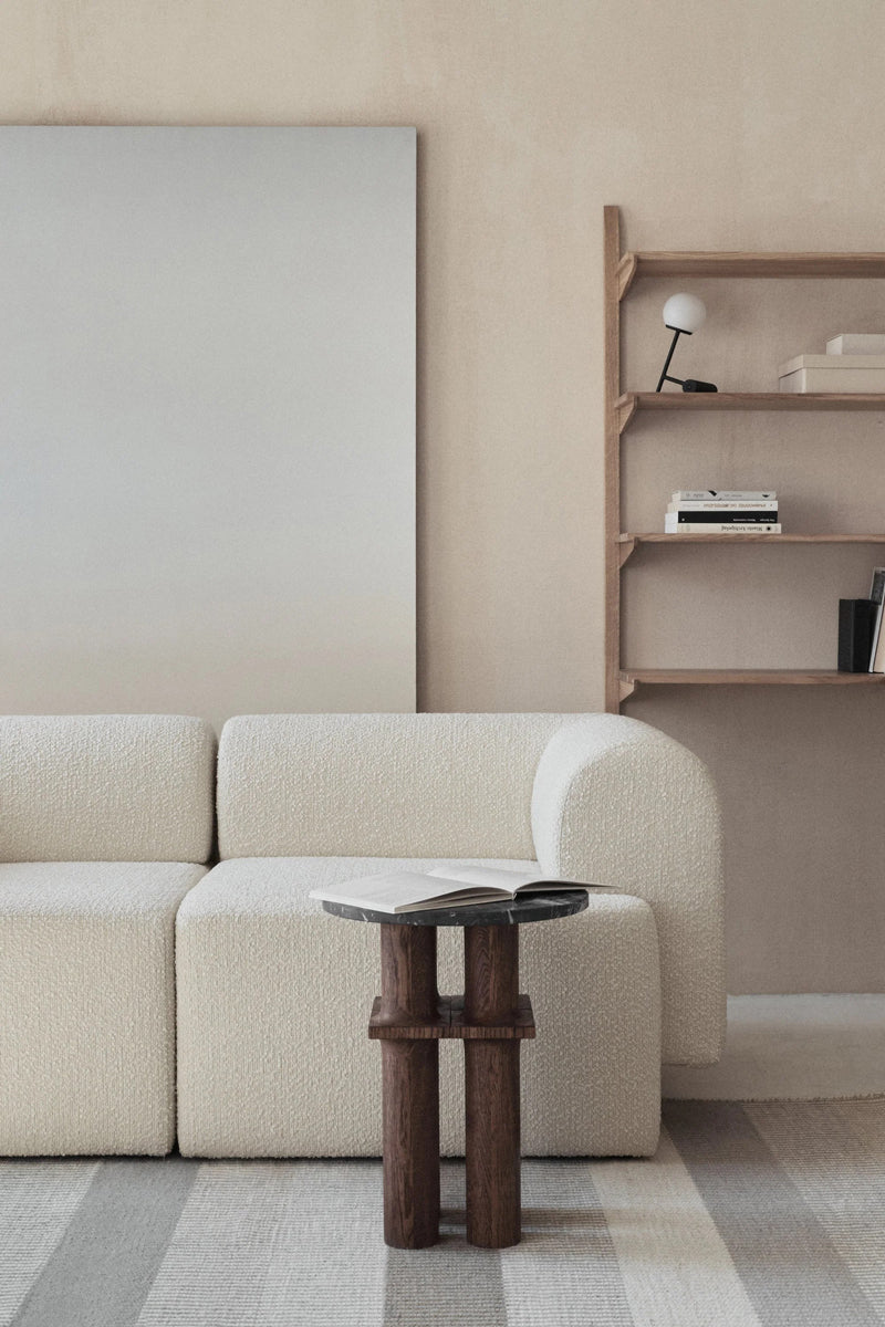 Elegantes modulares Sofa Tori TRI01M von Tamo in warmen Beigetönen, perfekt für stilvolle und gemütliche Wohnambiente.