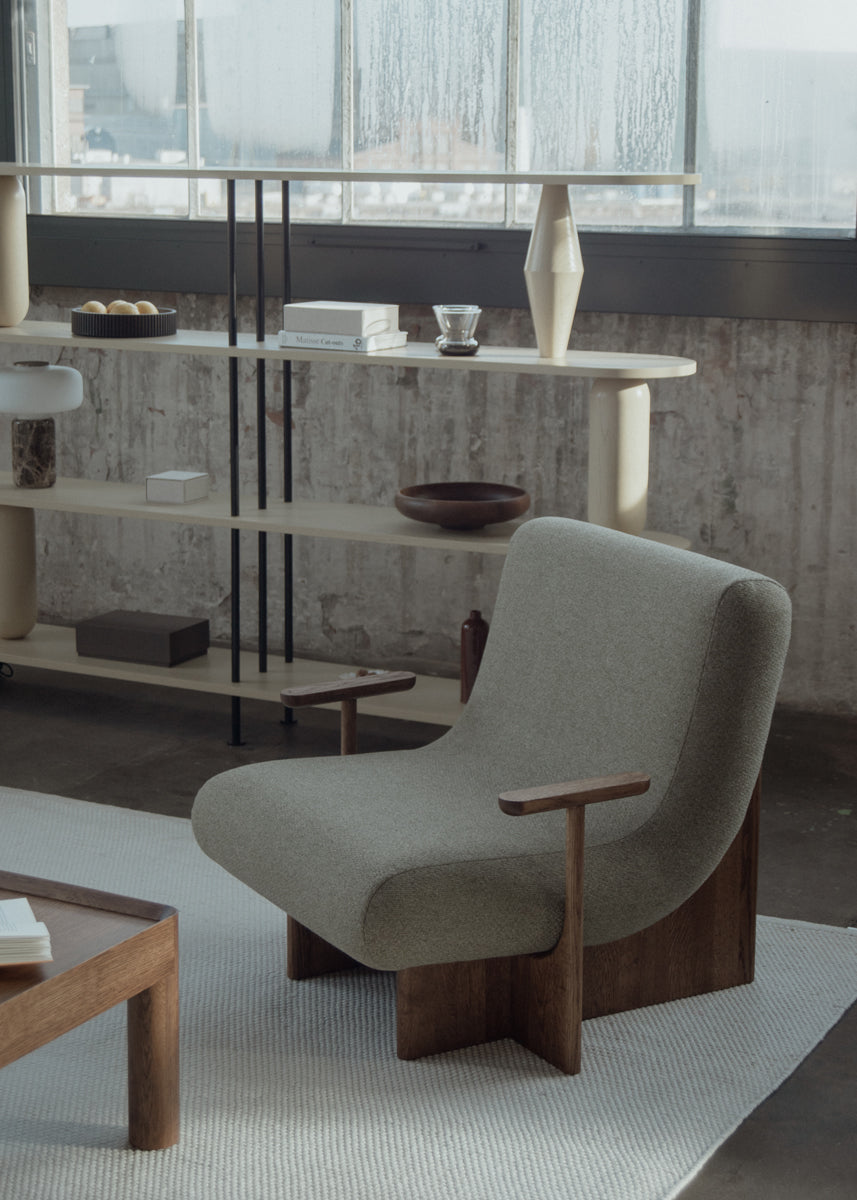 Eleganter Kivo KIV01 Sessel von Tamo, der durch sein zeitgemäßes Design und bequeme Polsterung besticht, ideal für jedes Wohnambiente.