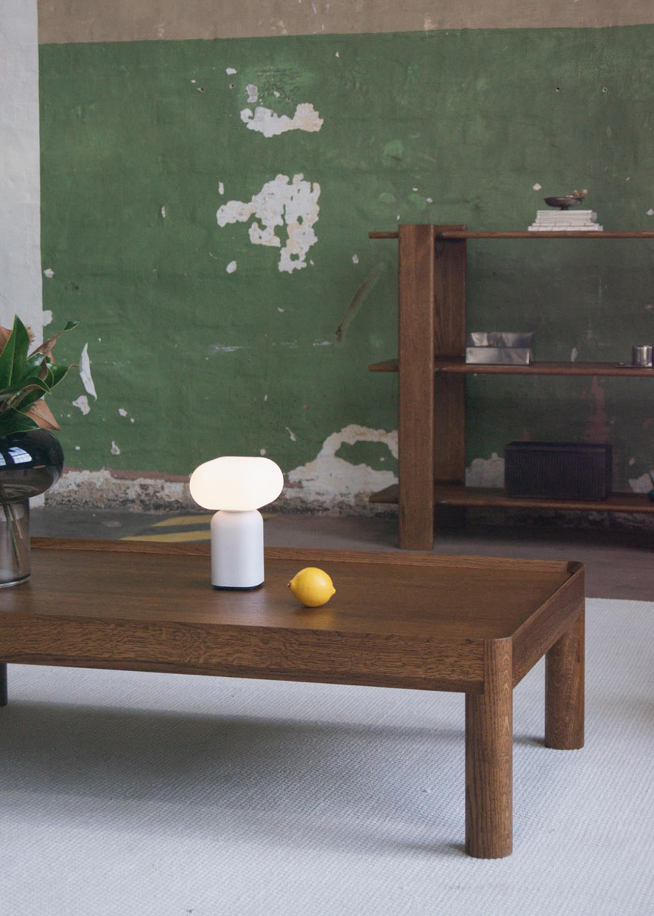 Eleganter Inset ISTS1166 Beistelltisch von Tamo, perfekt für moderne Interiors, bietet eine harmonische Kombination aus Ästhetik und Funktionalität.