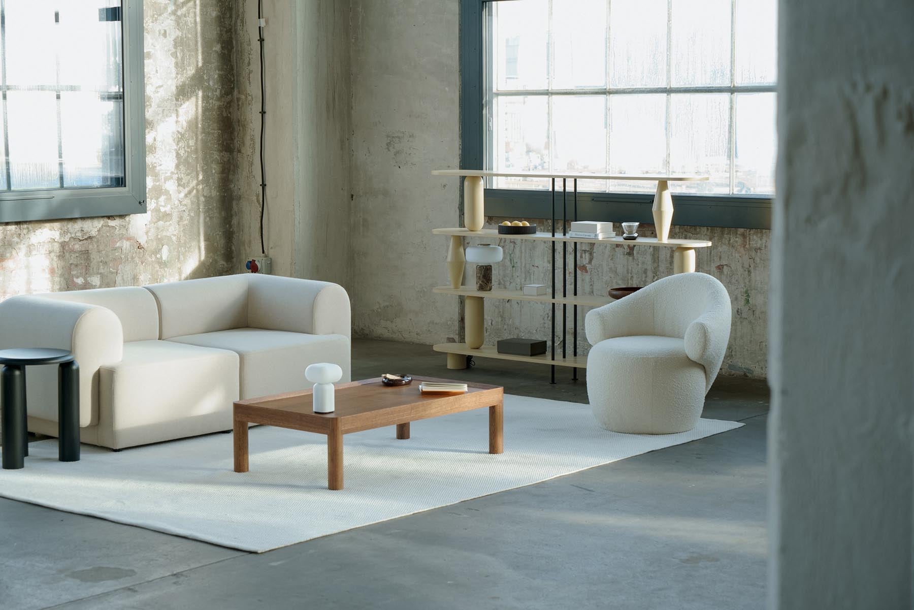 Eleganter Inset ISTS1166 Beistelltisch von Tamo, perfekt für moderne Interieurs, bietet eine harmonische Kombination aus Funktionalität und Ästhetik.