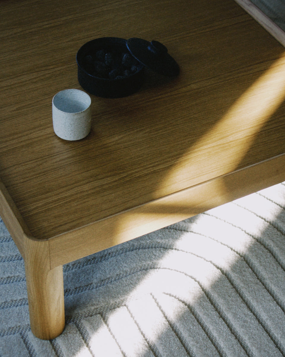Moderner Beistelltisch Inset ISTS1166 von Tamo, ideal für jeden Raum, vereint zeitloses Design mit praktischer Nutzung und verleiht Ihrem Interieur einen Hauch von Eleganz.