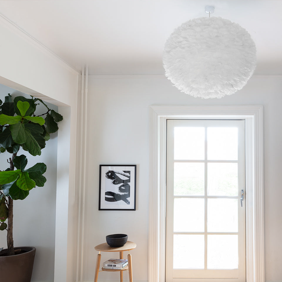 Eleganter Eos Lampenschirm von Umage in sanftem Hellgrau, ideal für stilvolle Akzente und gemütliche Lichtstimmungen in jedem Raum.