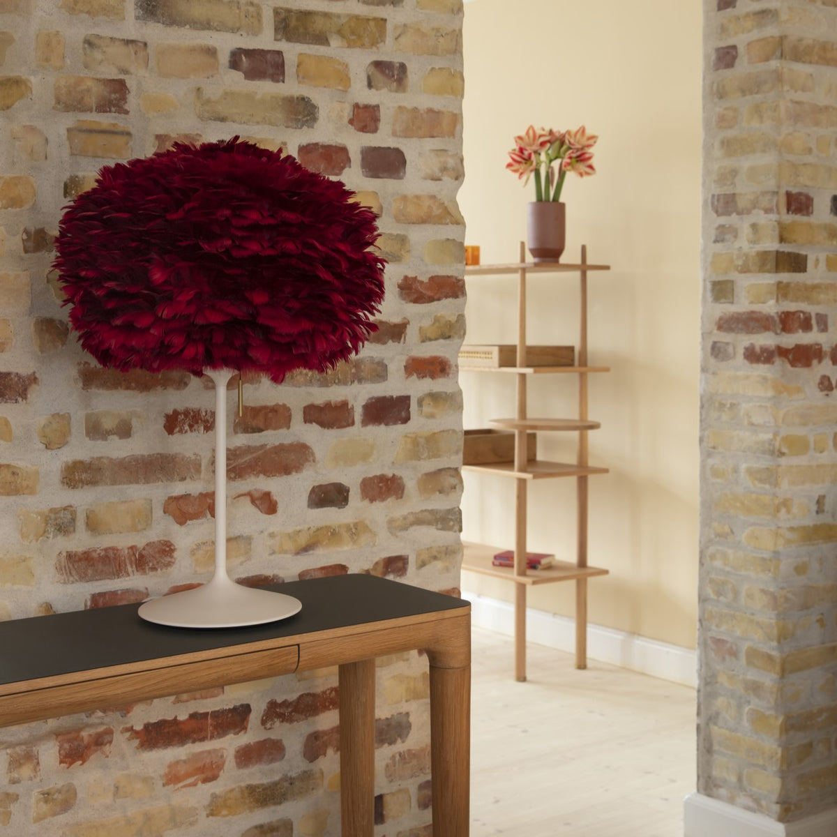 Eos Lampenschirm in Red präsentiert im Onlineshop von KAQTU Design AG. Lampenschirm ist von Umage