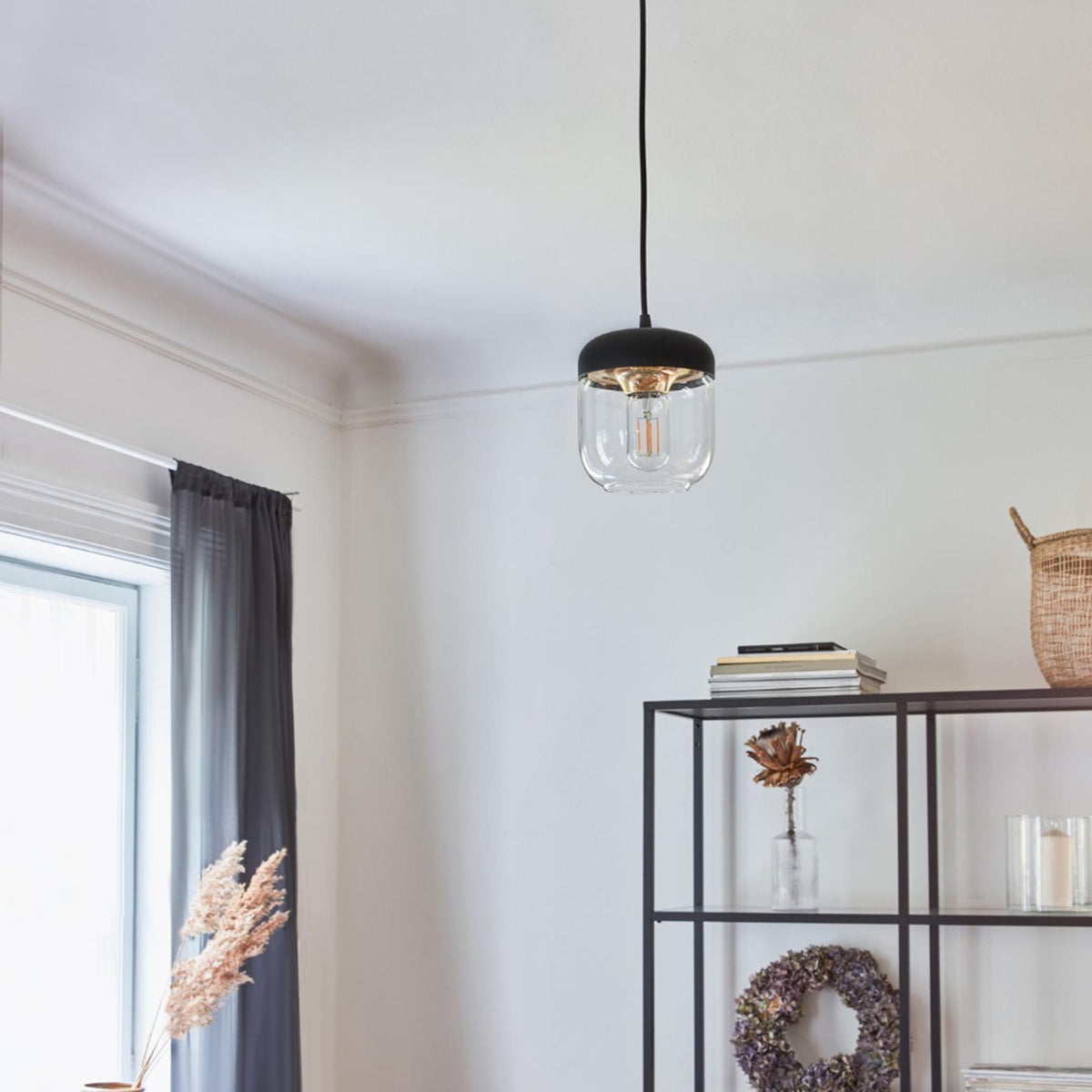 Acorn Lampenschirm in Black/Polished Brass präsentiert im Onlineshop von KAQTU Design AG. Lampenschirm ist von Umage
