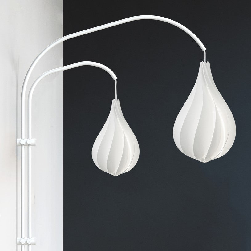 Eleganter Alva Lampenschirm von Umage, der mit seinem einzigartigen Design und der feinen Materialwahl eine gemütliche Atmosphäre schafft.