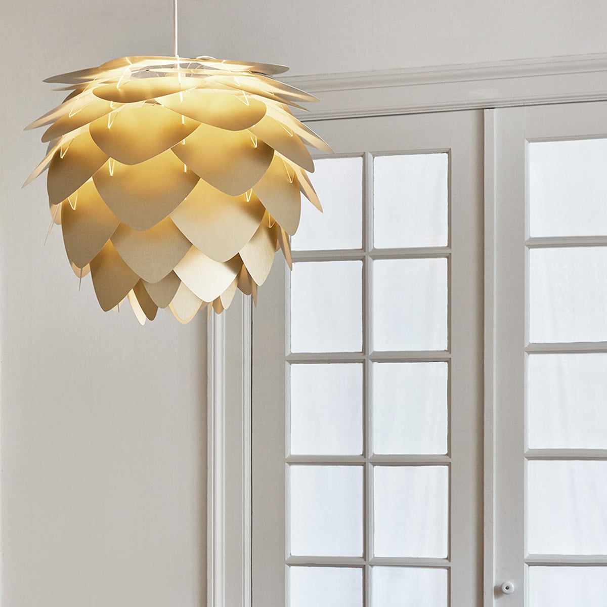 Aluvia Medium Lampenschirm in Brushed Brass präsentiert im Onlineshop von KAQTU Design AG. Lampenschirm ist von Umage