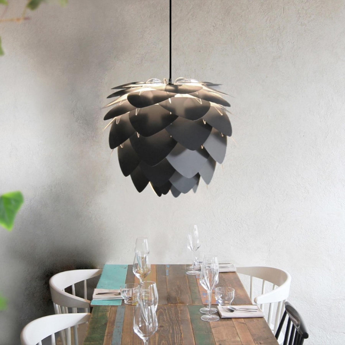 Aluvia Medium Lampenschirm in Anthracite Grey präsentiert im Onlineshop von KAQTU Design AG. Lampenschirm ist von Umage