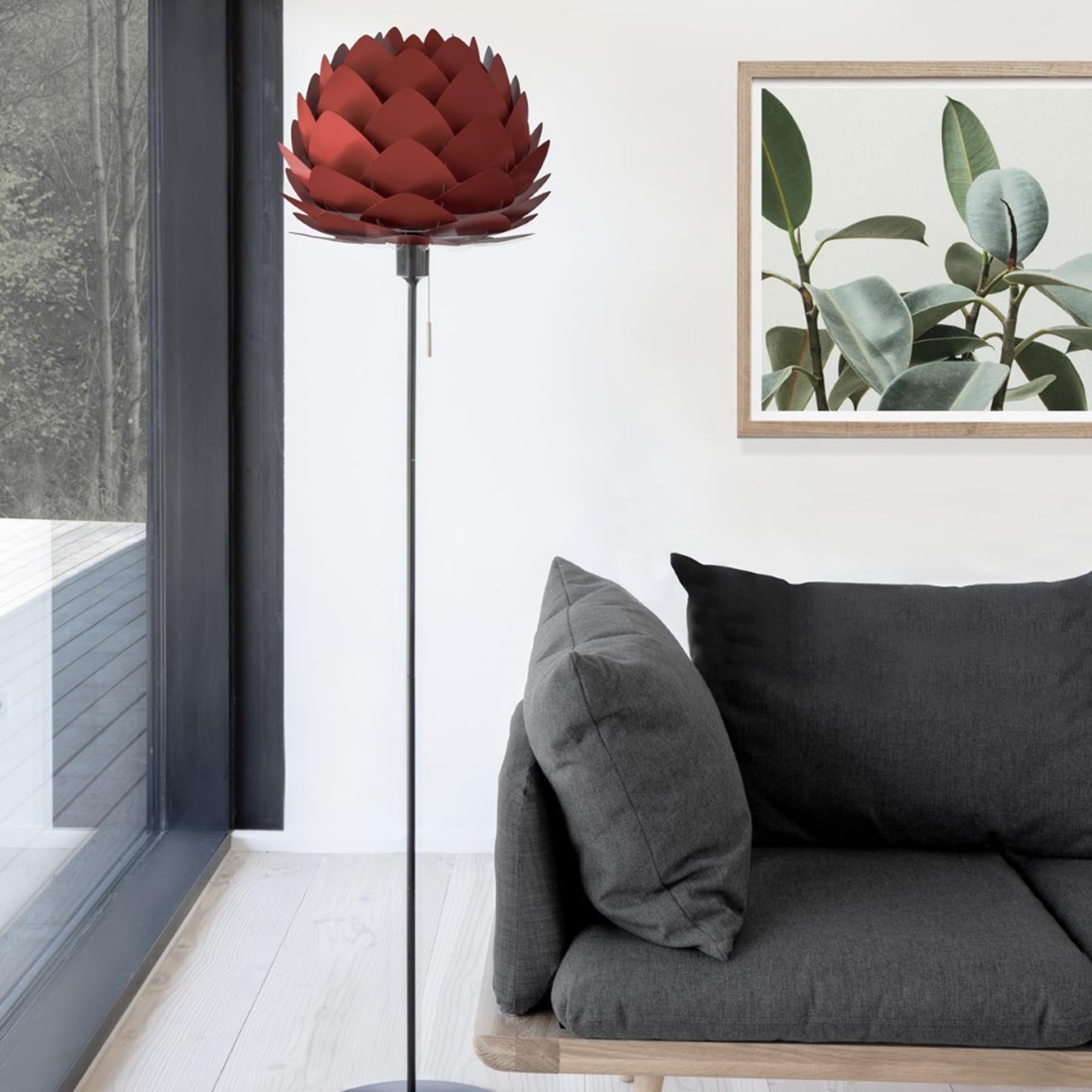 Stilvoller Aluvia Mini Lampenschirm in strahlendem Rubinrot, perfekt für zeitgemäße Innenräume und individuelle Lichtakzente.