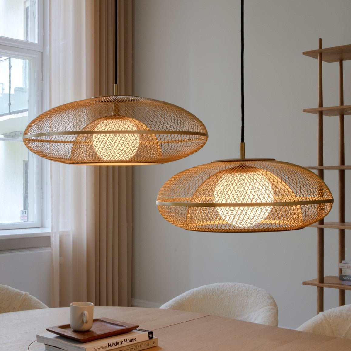 Eleganter Faraday Lampenschirm von Umage aus hochwertigem Messing, ideal für stilvolle Akzente und gemütliche Lichtstimmungen.