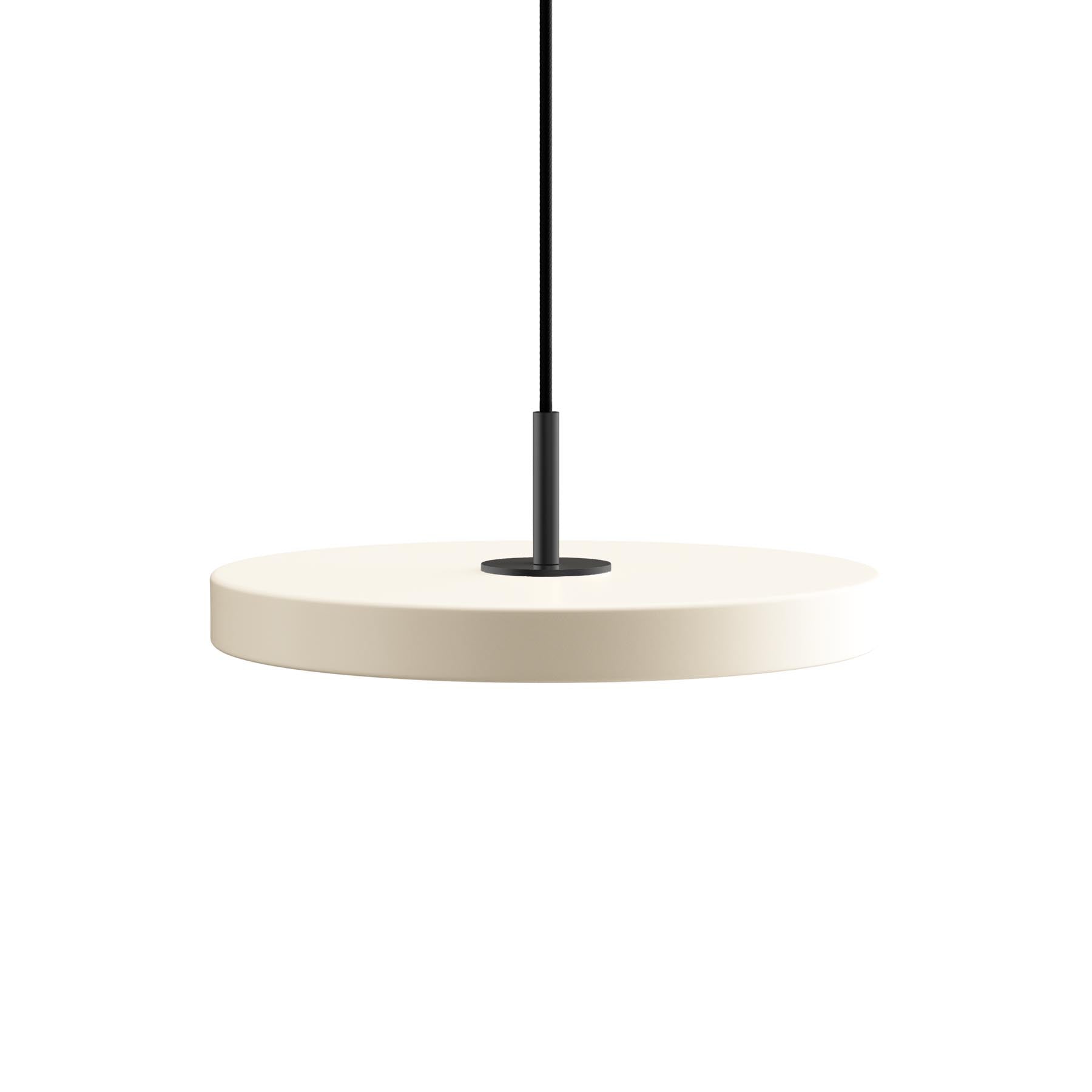 Asteria Medium Pendellampe in Pearl White präsentiert im Onlineshop von KAQTU Design AG. Pendelleuchte ist von Umage