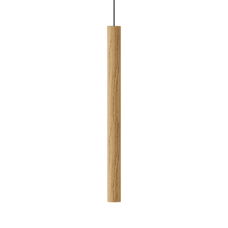 Chimes Pendellampe Lang in Oak präsentiert im Onlineshop von KAQTU Design AG. Pendelleuchte ist von Umage