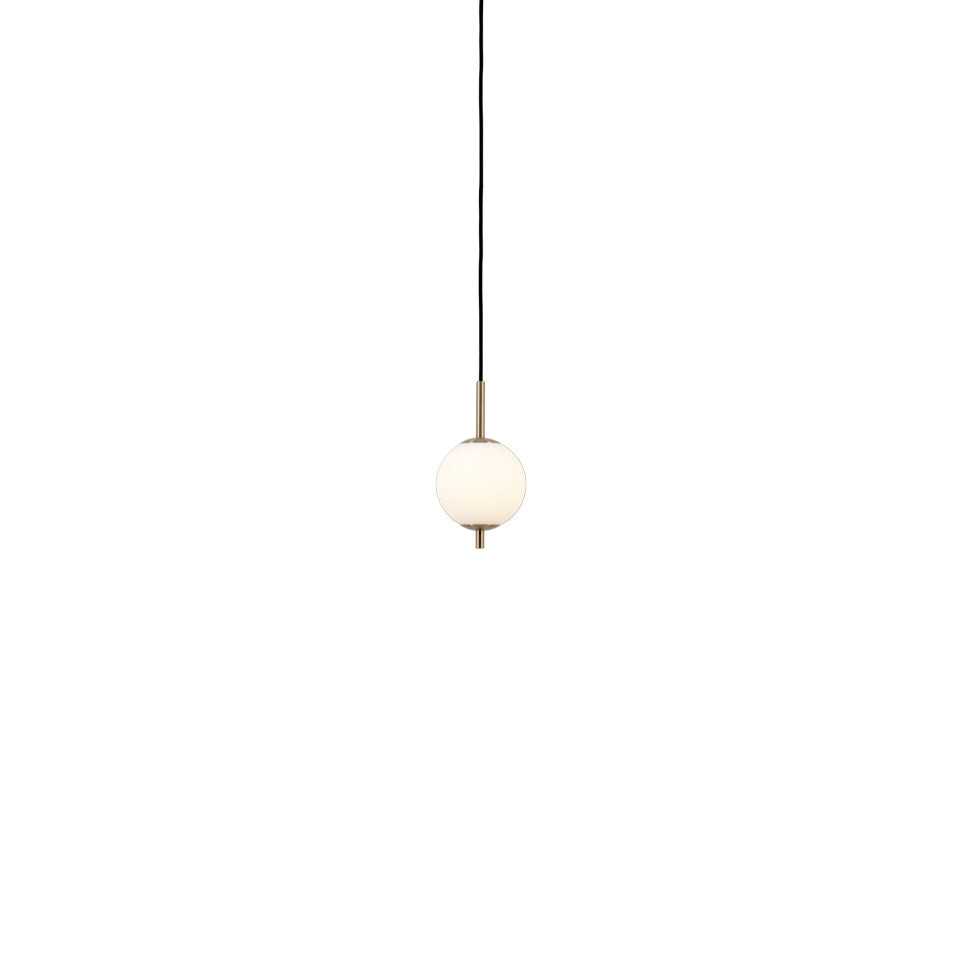 Audrey Pendellampe 1er in Messing präsentiert im Onlineshop von KAQTU Design AG. Pendelleuchte ist von Umage