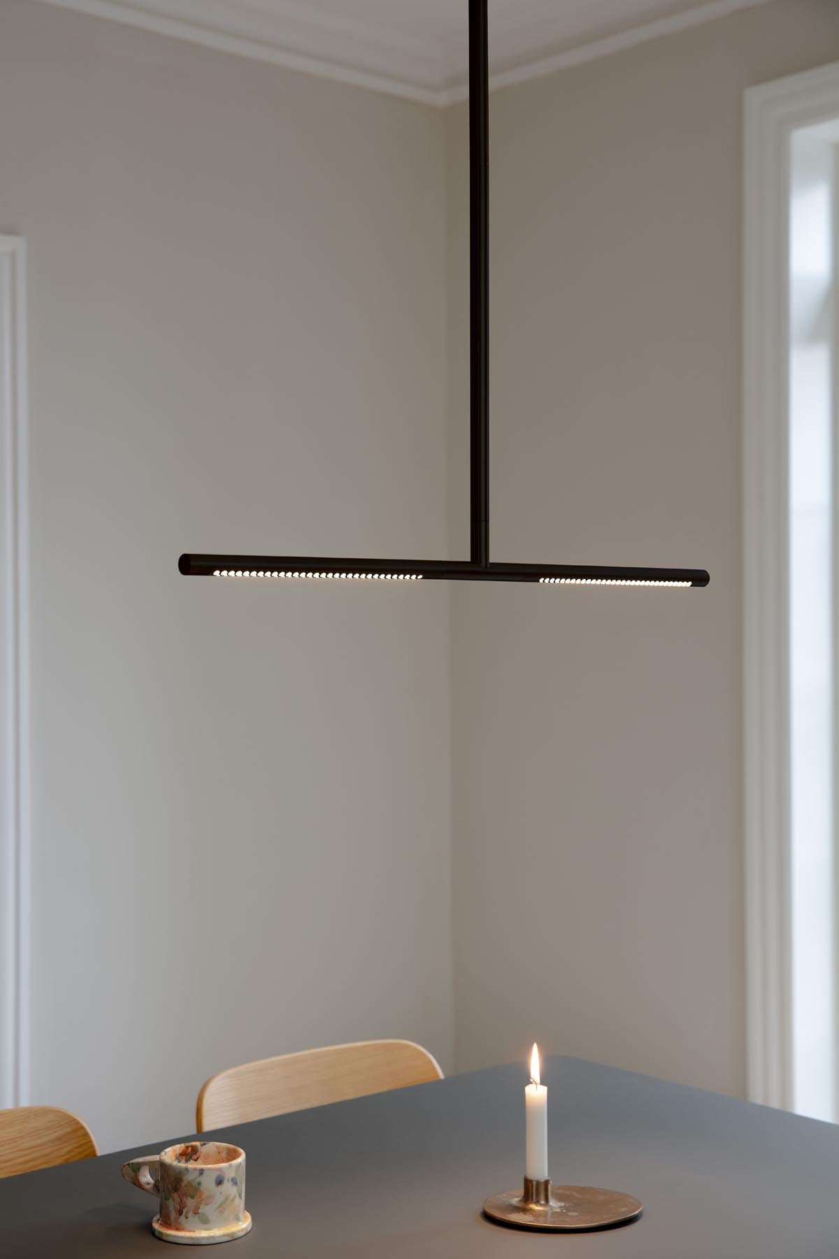 Moderne Omni Pendellampe von Umage in Schwarz, perfekt für kreative Raumgestaltungen und atmosphärische Lichtakzente.