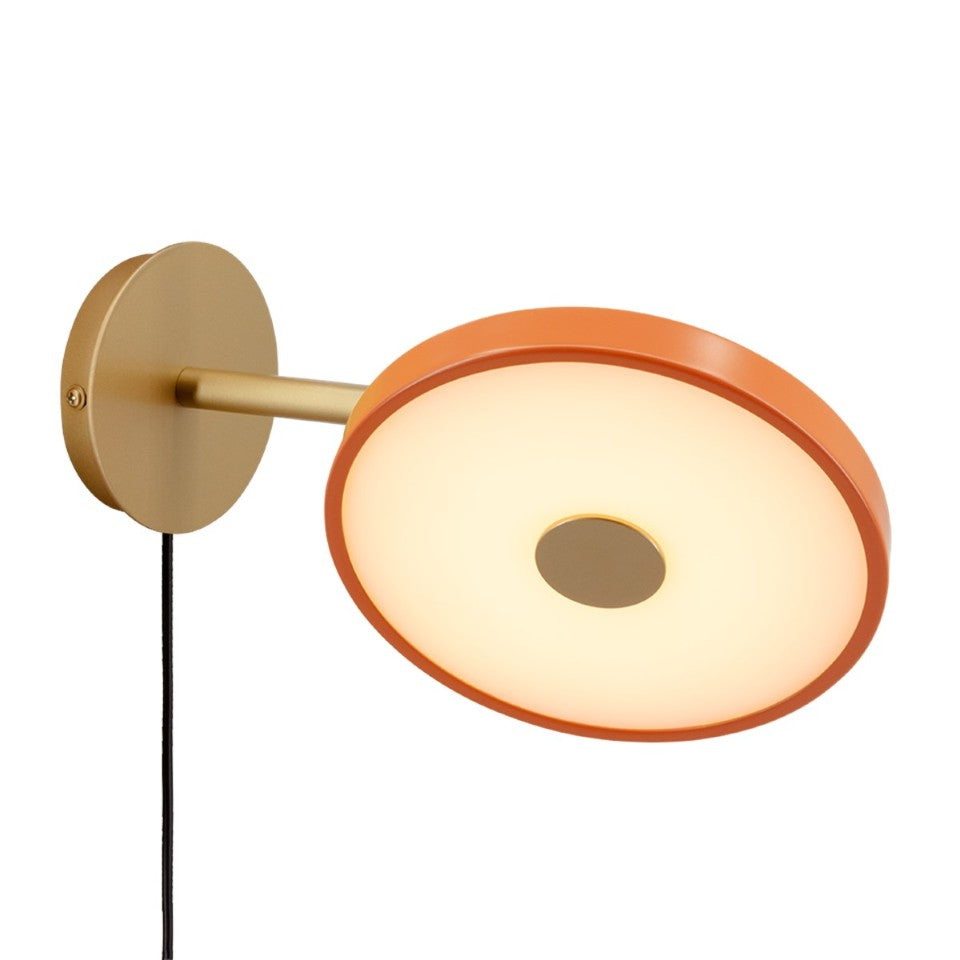 Asteria Wandleuchte short mit Kabel in Nuance Orange präsentiert im Onlineshop von KAQTU Design AG. Wandleuchte ist von Umage