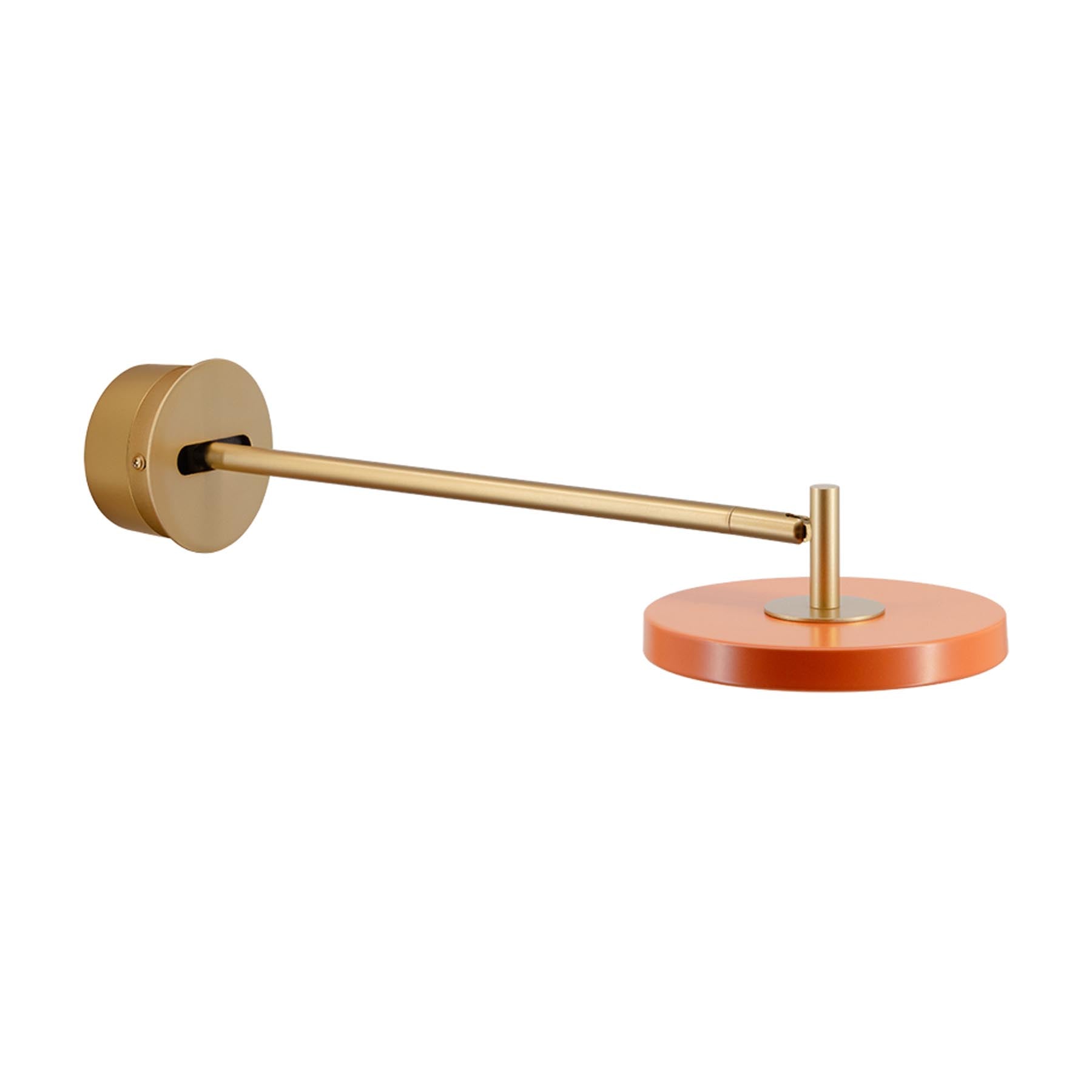 Asteria Wandleuchte long Hardwired in Nuance Olive präsentiert im Onlineshop von KAQTU Design AG. Wandleuchte ist von Umage
