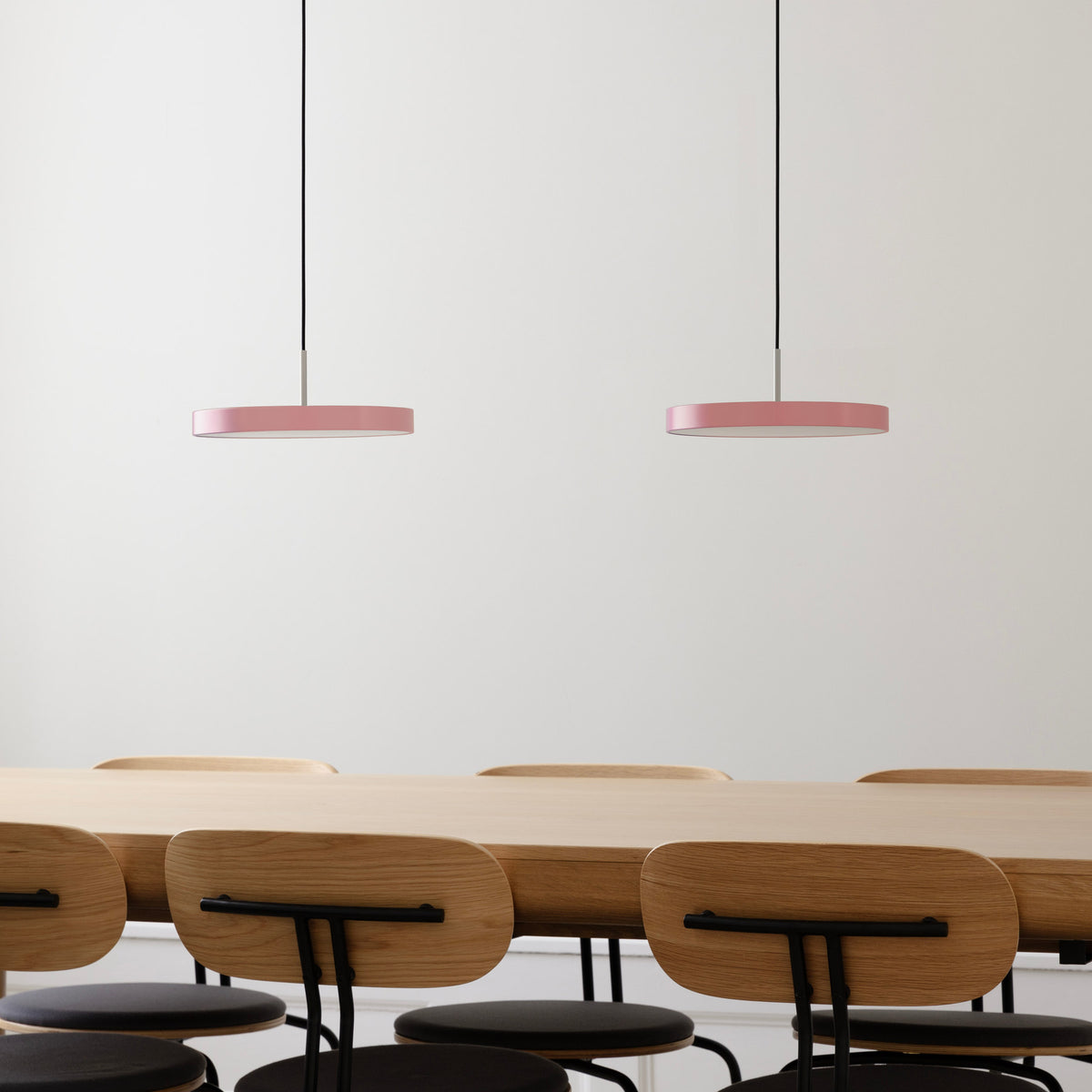 Asteria Mini Pendellampe in Nuance Rose präsentiert im Onlineshop von KAQTU Design AG. Pendelleuchte ist von Umage