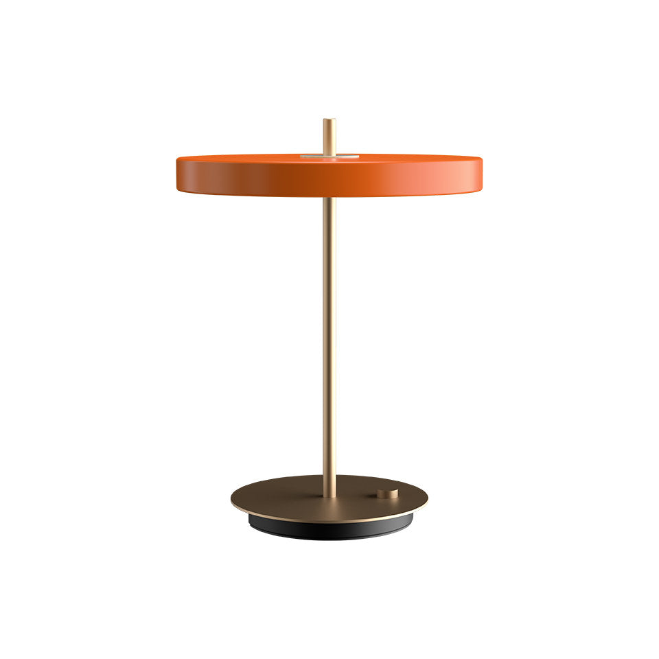 Asteria Tischleuchte in Nuance Orange präsentiert im Onlineshop von KAQTU Design AG. Tischleuchte ist von Umage