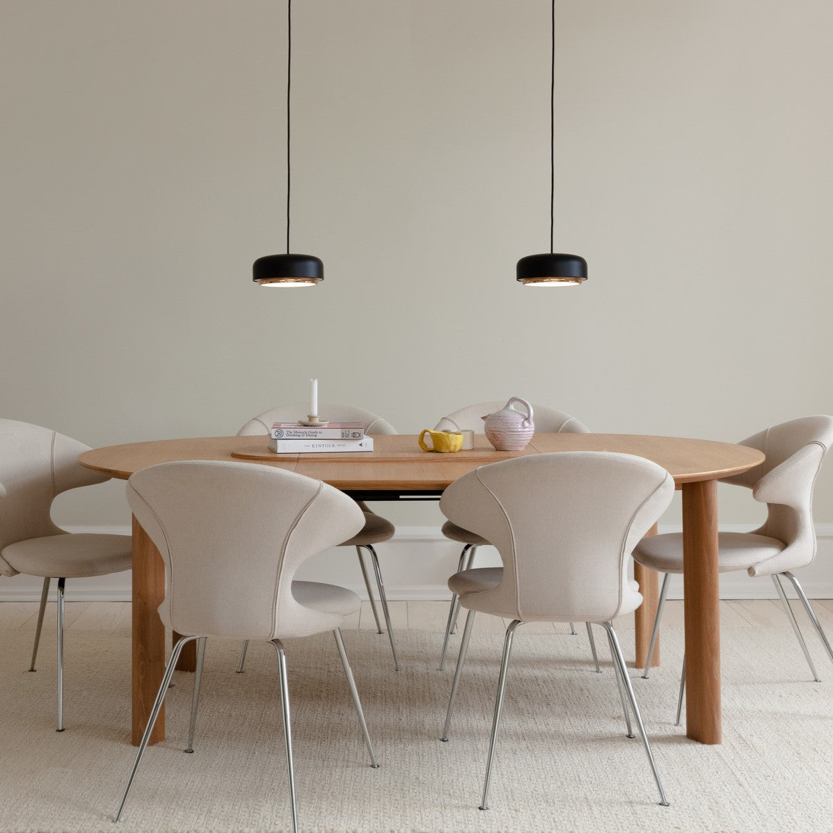 Hazel Medium Pendellampe in Black präsentiert im Onlineshop von KAQTU Design AG. Pendelleuchte ist von Umage