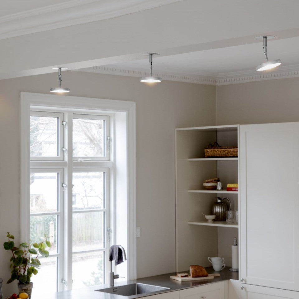 Asteria Spot Wandleuchte in Polished steel präsentiert im Onlineshop von KAQTU Design AG. Wandleuchte ist von Umage