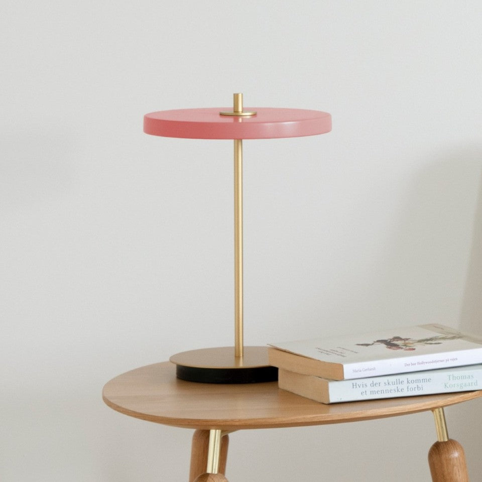 Moderne Asteria Move Tischleuchte in zartem Rosé, perfekt für stimmungsvolle Lichtakzente und ein gemütliches Zuhause.