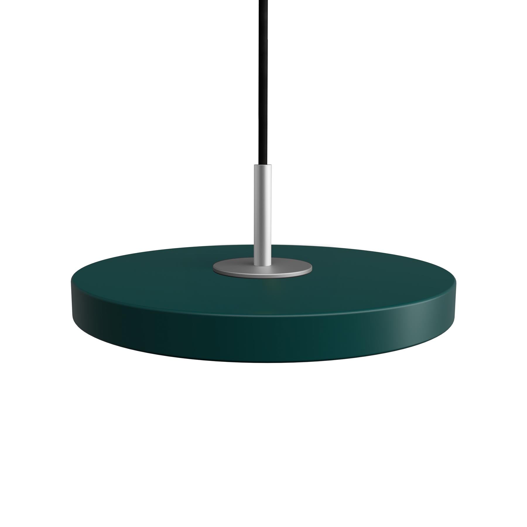 Elegante Asteria Micro Pendelleuchte in tiefem Waldgrün, ideal für zeitgemäße Innenräume und stimmungsvolle Beleuchtung.