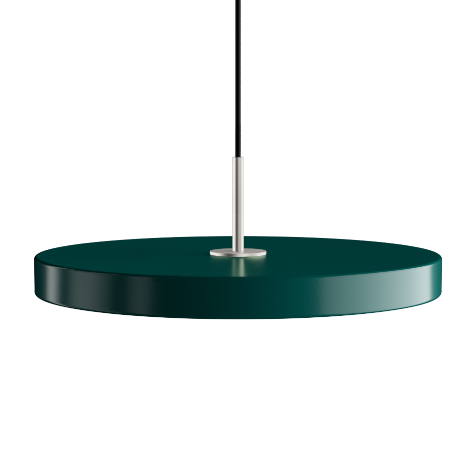 Elegante Asteria Plus Medium Pendellampe von Umage, aus hochwertigem Messing, ideal für moderne Innenräume und stimmungsvolle Beleuchtung.