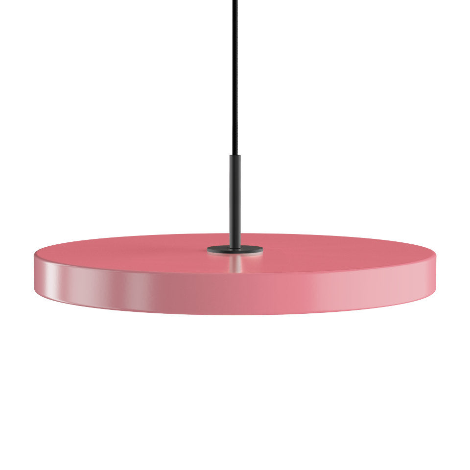 Asteria Plus Medium Pendellampe in Nuance Rose präsentiert im Onlineshop von KAQTU Design AG. Pendelleuchte ist von Umage