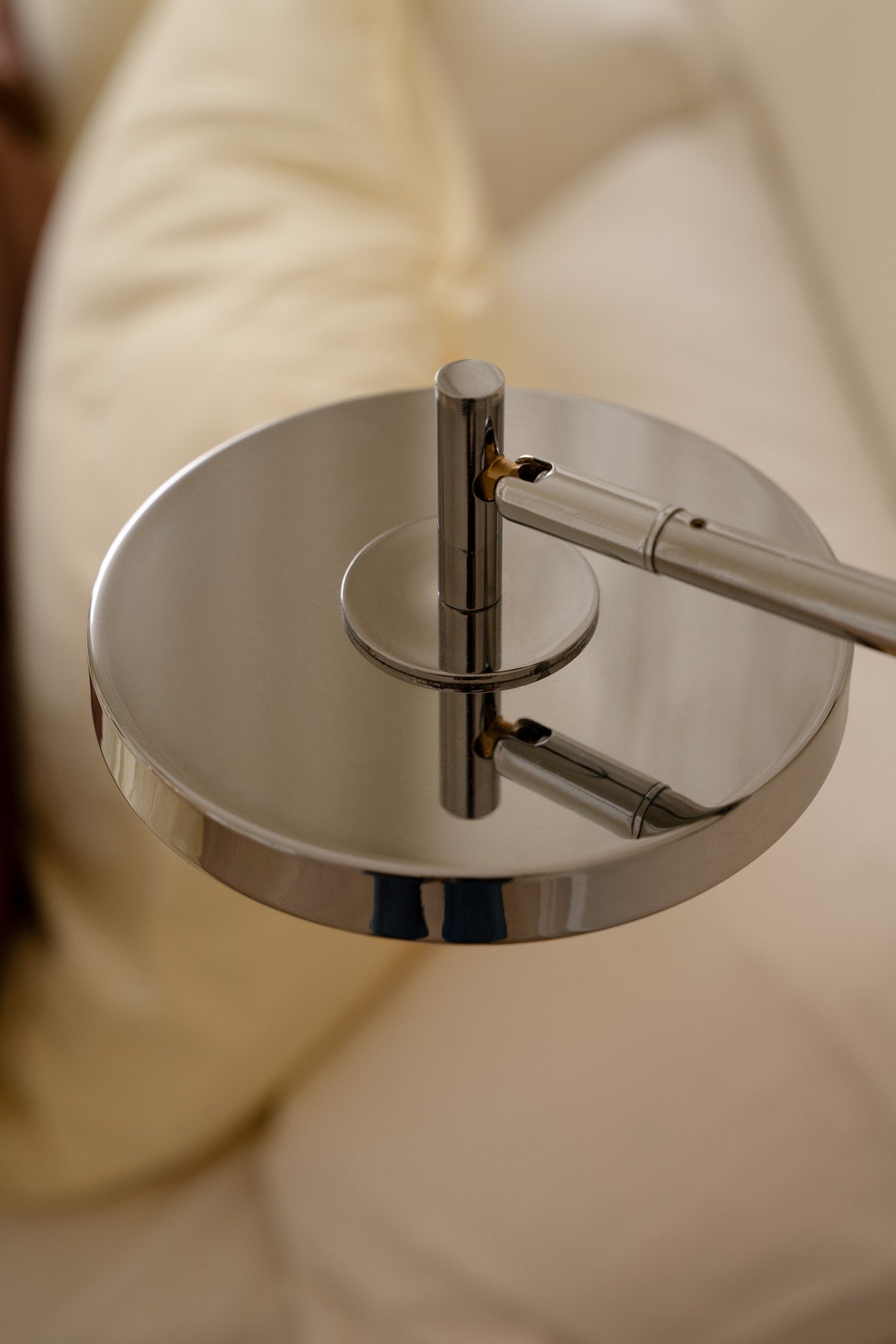 Asteria Wandleuchte long mit Kabel in Polished steel präsentiert im Onlineshop von KAQTU Design AG. Wandleuchte ist von Umage