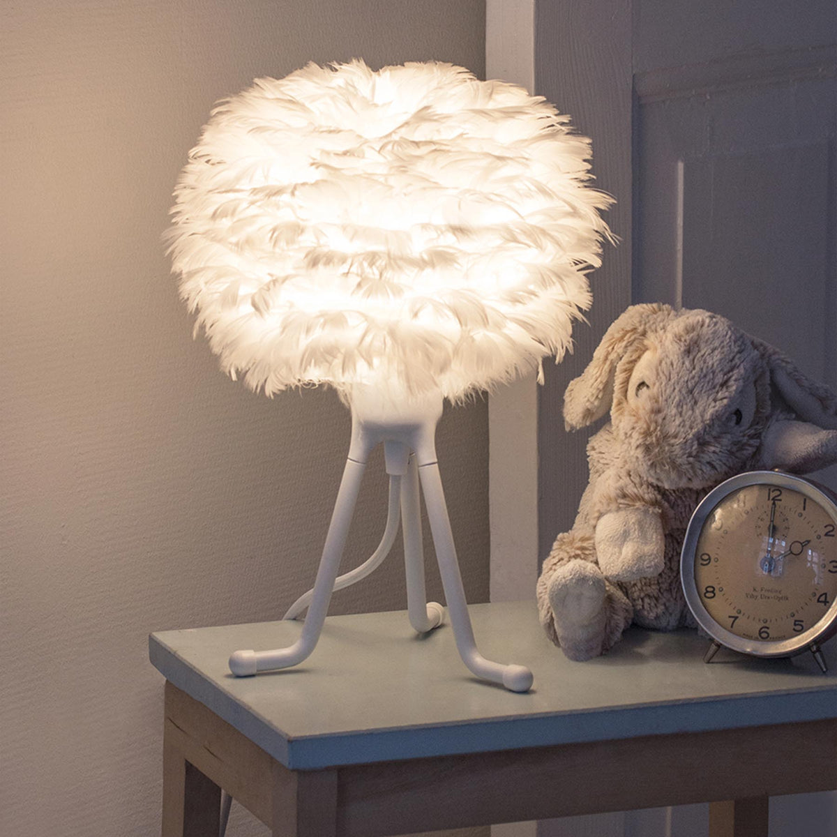 Tripod Base in White präsentiert im Onlineshop von KAQTU Design AG. Lampenständer ist von Umage