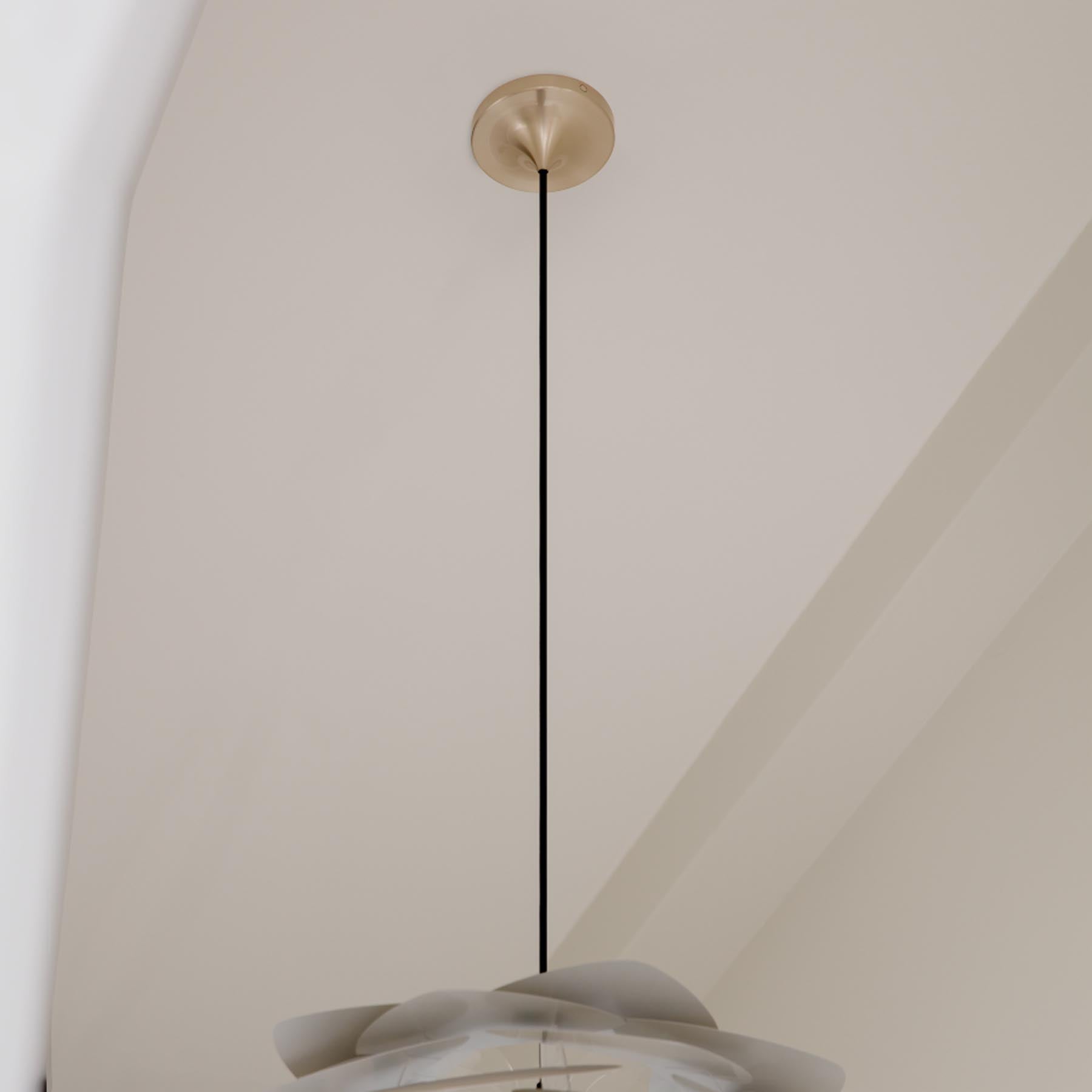 Elegantes Cord Set Pro in verchromtem Messing, ideal für stilvolle Lampenfassungen. Perfekt für modernes Interior-Design.