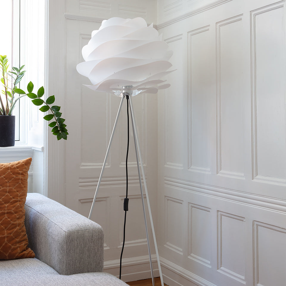 Tripod 3m Kabel in Brushed Steel präsentiert im Onlineshop von KAQTU Design AG. Lampenständer ist von Umage