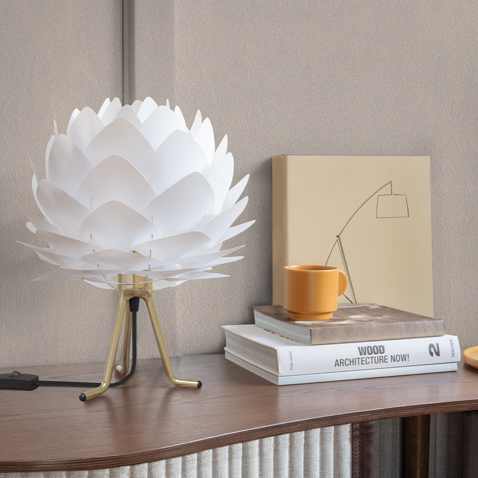 Tripod Base in Brushed Brass präsentiert im Onlineshop von KAQTU Design AG. Lampenständer ist von Umage