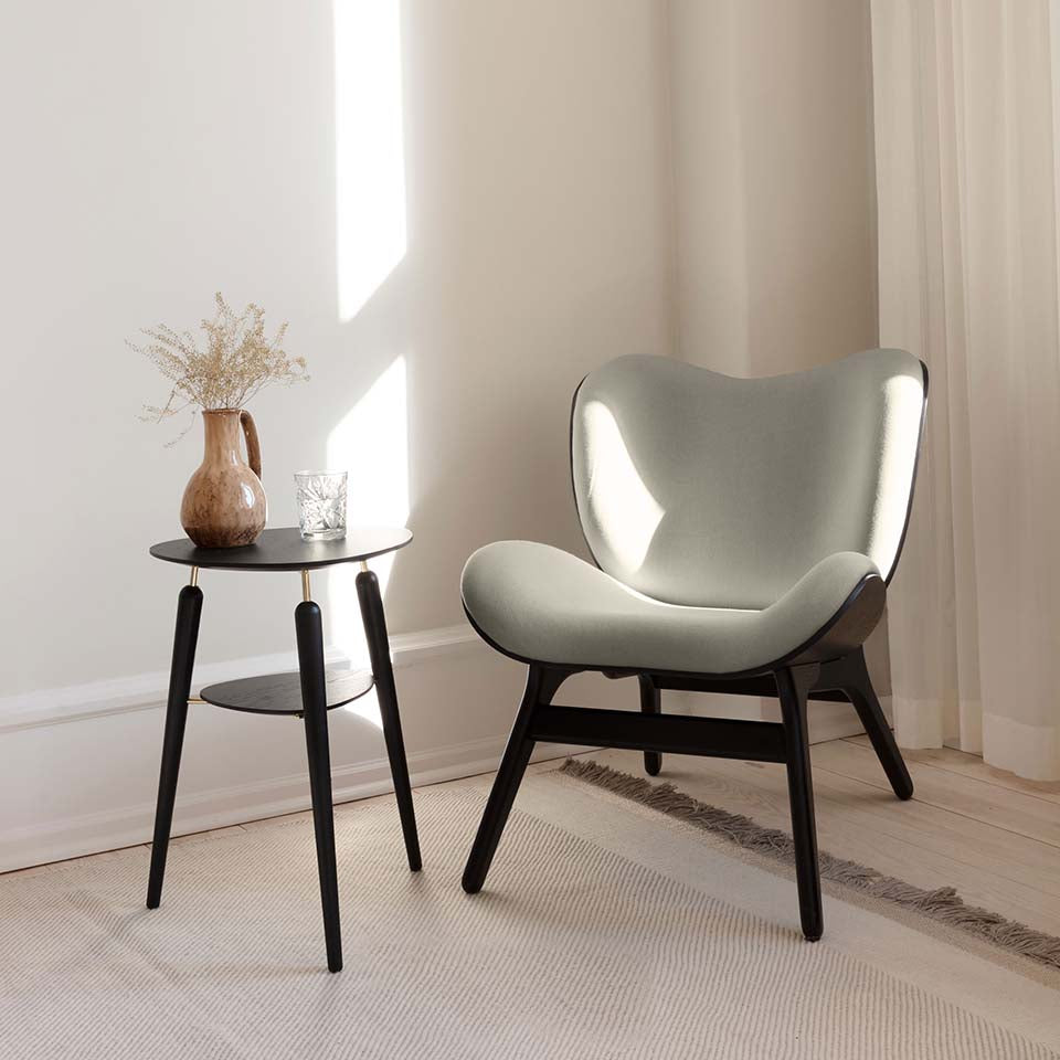Moderner Low Sessel A Conversation Piece von Umage, perfekt für gemütliche Gespräche und stilvolle Akzente in jedem Raum.