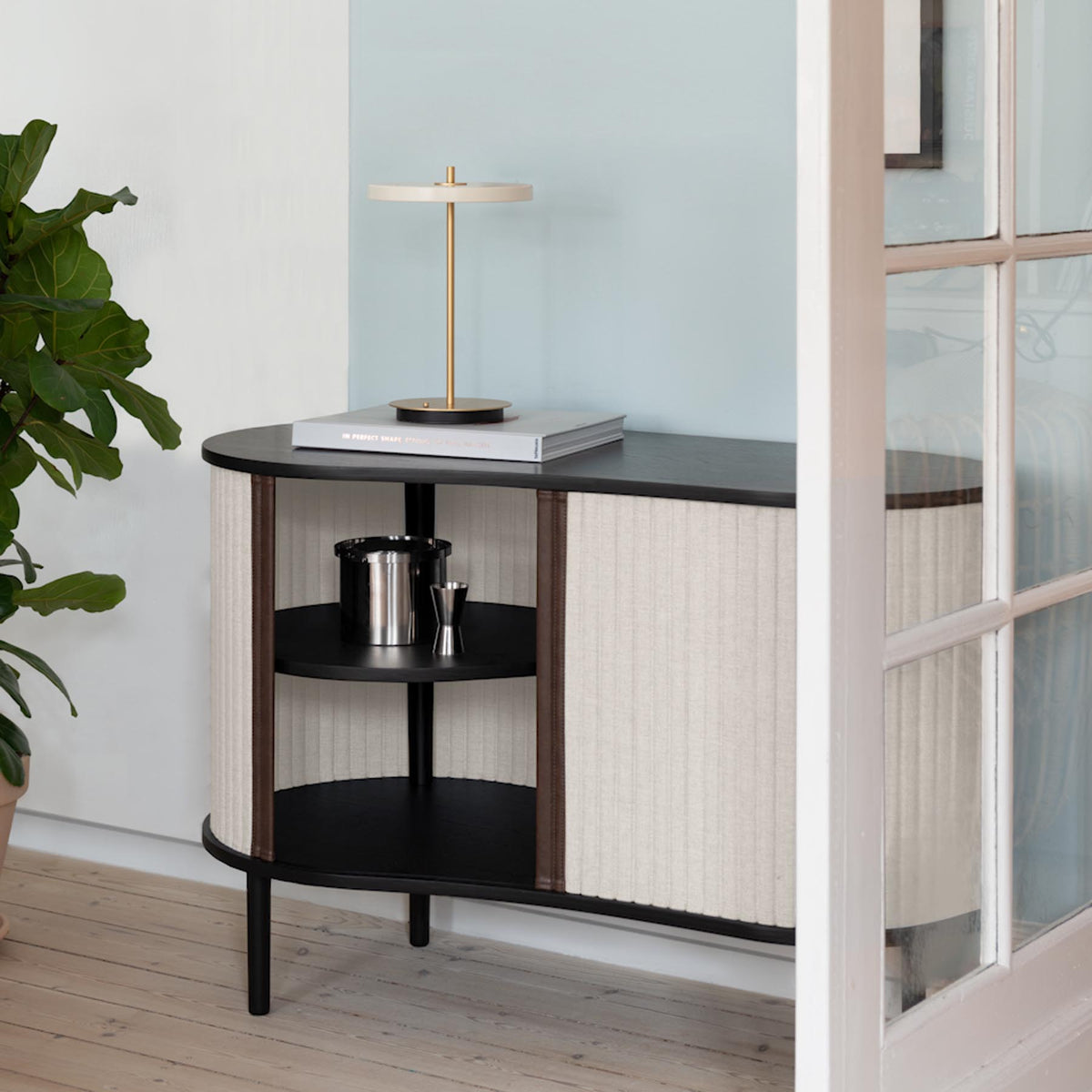 Audacious Kommode in White Sands präsentiert im Onlineshop von KAQTU Design AG. Kommode ist von Umage