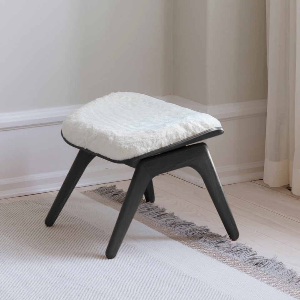 The Reader Ottoman in Teddy White präsentiert im Onlineshop von KAQTU Design AG. Ottoman ist von Umage