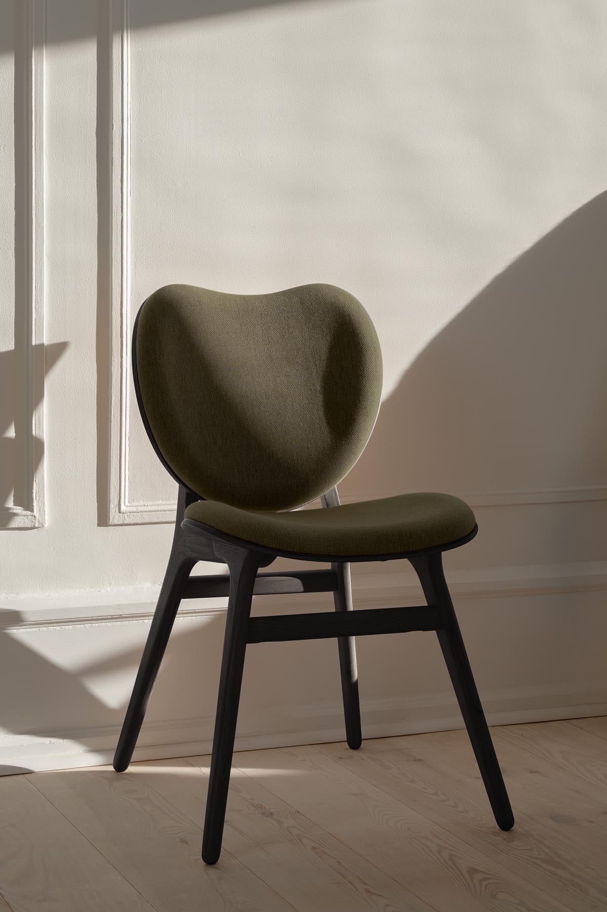 A Conversation Piece Esszimmerstuhl in Morning Meadows präsentiert im Onlineshop von KAQTU Design AG. Stuhl ist von Umage