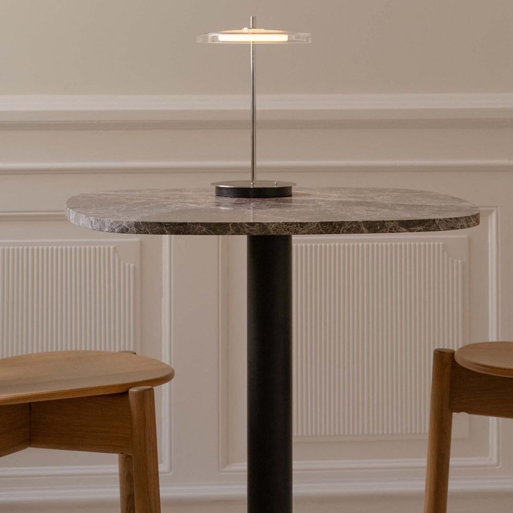 Moderner Gather Cafétisch von Umage, ideal für gemütliche Essensrunden und stilvolle Akzente in Ihrem Wohnraum.