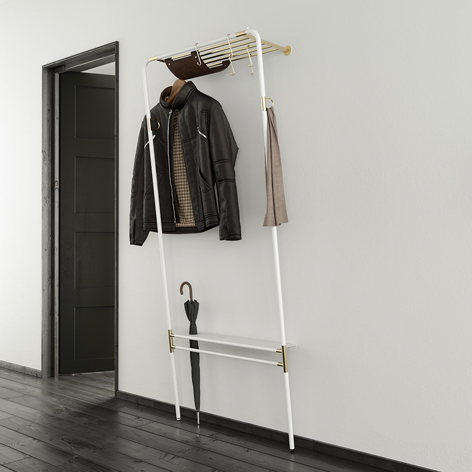 Eleganter Lean On Me Kleiderständer in Weiß von Umage, ideal für stilvolle Aufbewahrung und Präsentation von Kleidung.