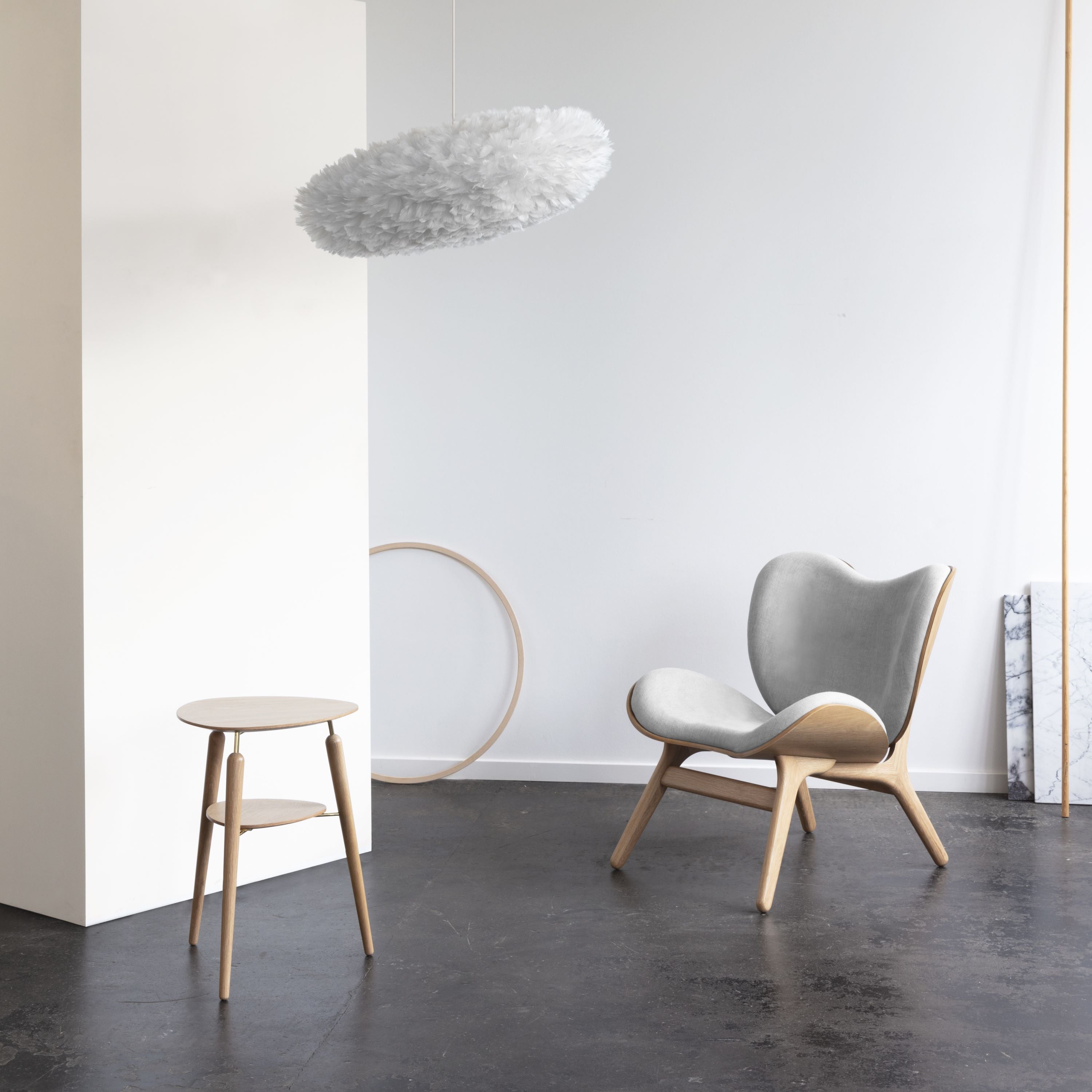 Eleganter A Conversation Piece Low Sessel von Umage in stilvollem Sterling, ideal für gemütliche Stunden und geschmackvolle Einrichtung.
