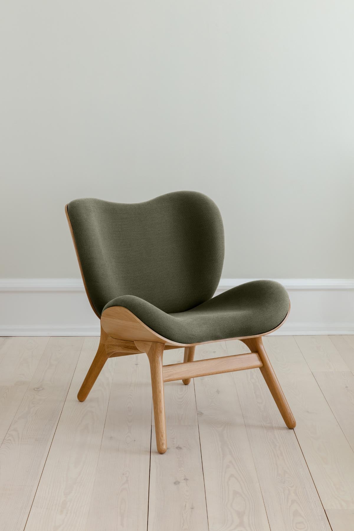 A Conversation Piece Low Sessel in Morning Meadows präsentiert im Onlineshop von KAQTU Design AG. Sessel ist von Umage