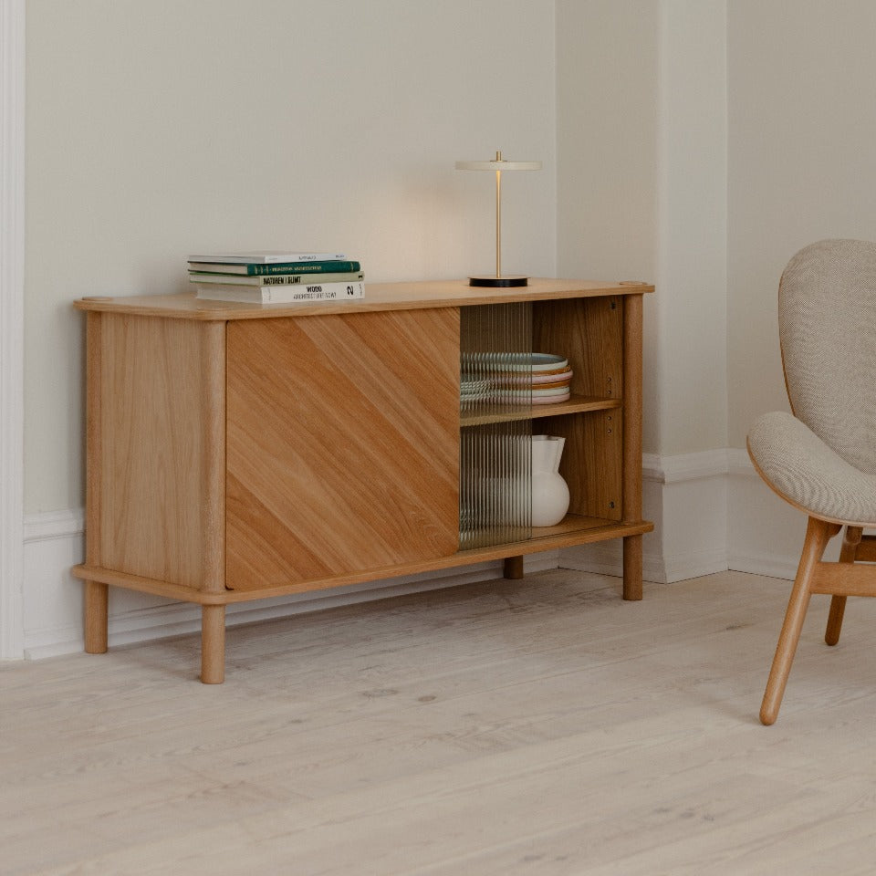 Italic Sideboard in Wood/Glass präsentiert im Onlineshop von KAQTU Design AG. Sideboard ist von Umage