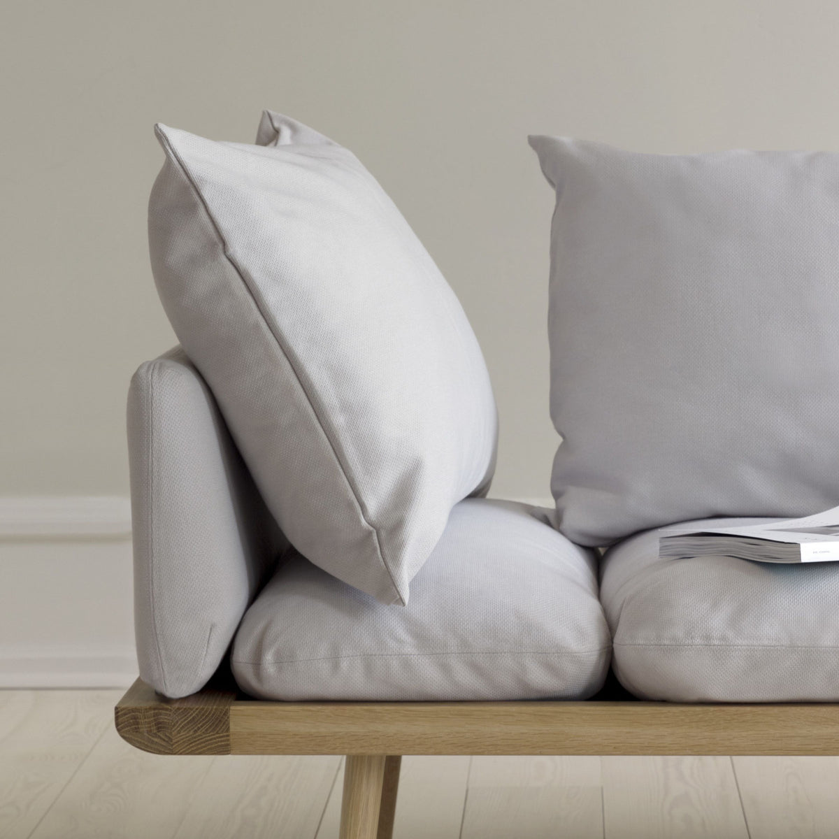 Lounge Around 3-Sitzer Sofa in Sterling präsentiert im Onlineshop von KAQTU Design AG. 3er Sofa ist von Umage