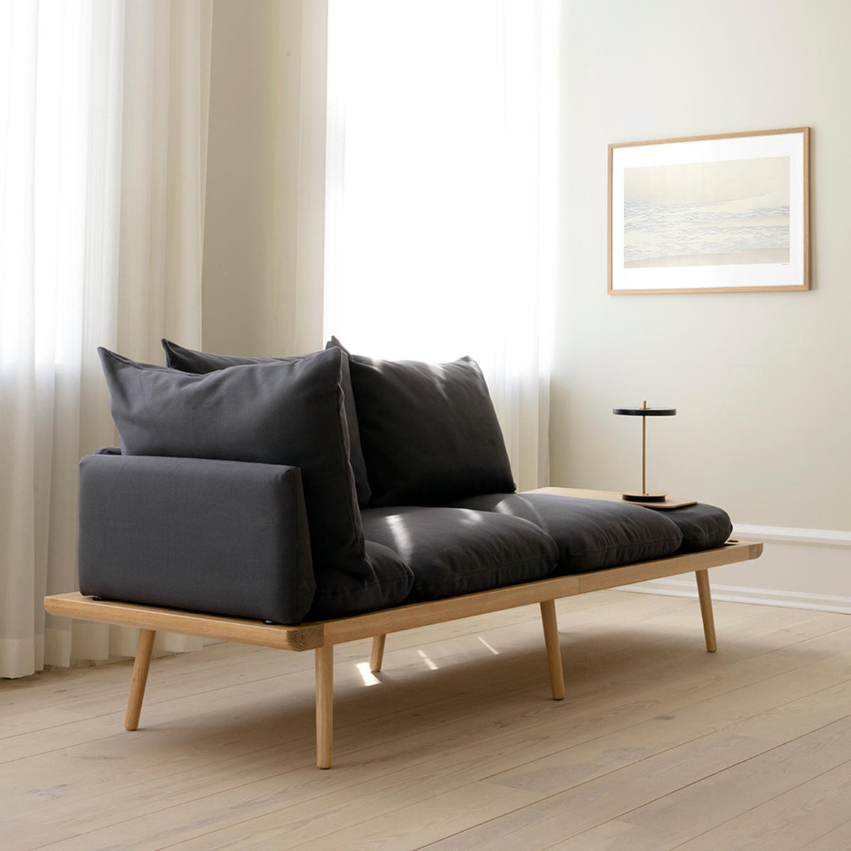 Lounge Around 3-Sitzer Sofa in Shadow präsentiert im Onlineshop von KAQTU Design AG. 3er Sofa ist von Umage