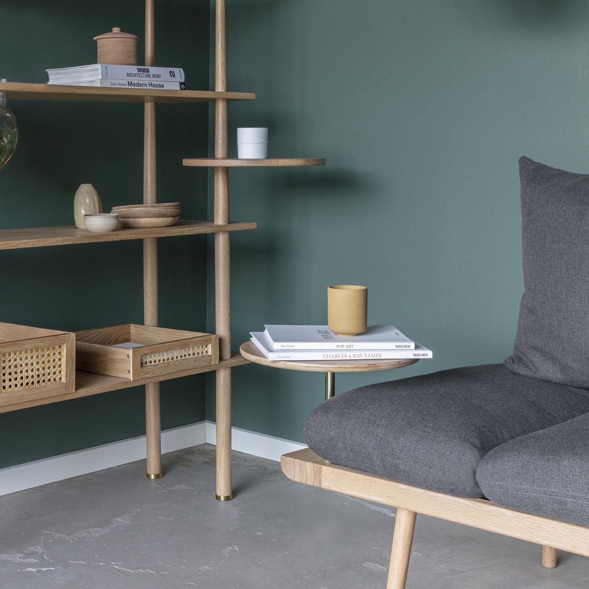 Lounge Around 1.5-Sitzer Sofa in Shadow präsentiert im Onlineshop von KAQTU Design AG. 2er Sofa ist von Umage