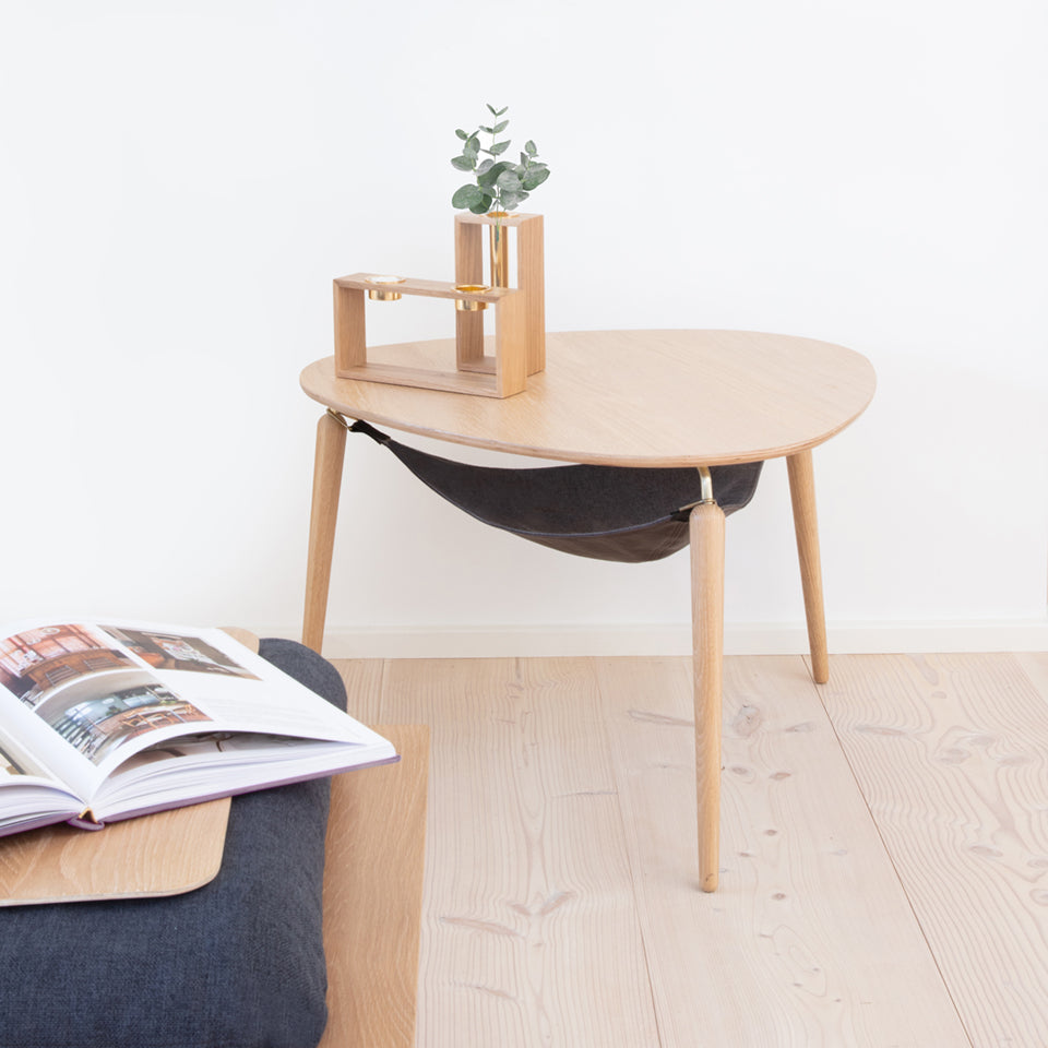 Hang Out Beistelltisch in Messing präsentiert im Onlineshop von KAQTU Design AG. Couchtisch ist von Umage