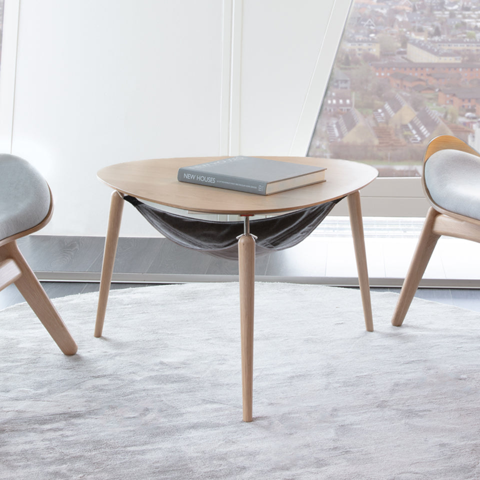 Eleganter Hang Out Beistelltisch in Schwarz von Umage, ideal für stilvolle Wohnräume und gemütliche Abende.