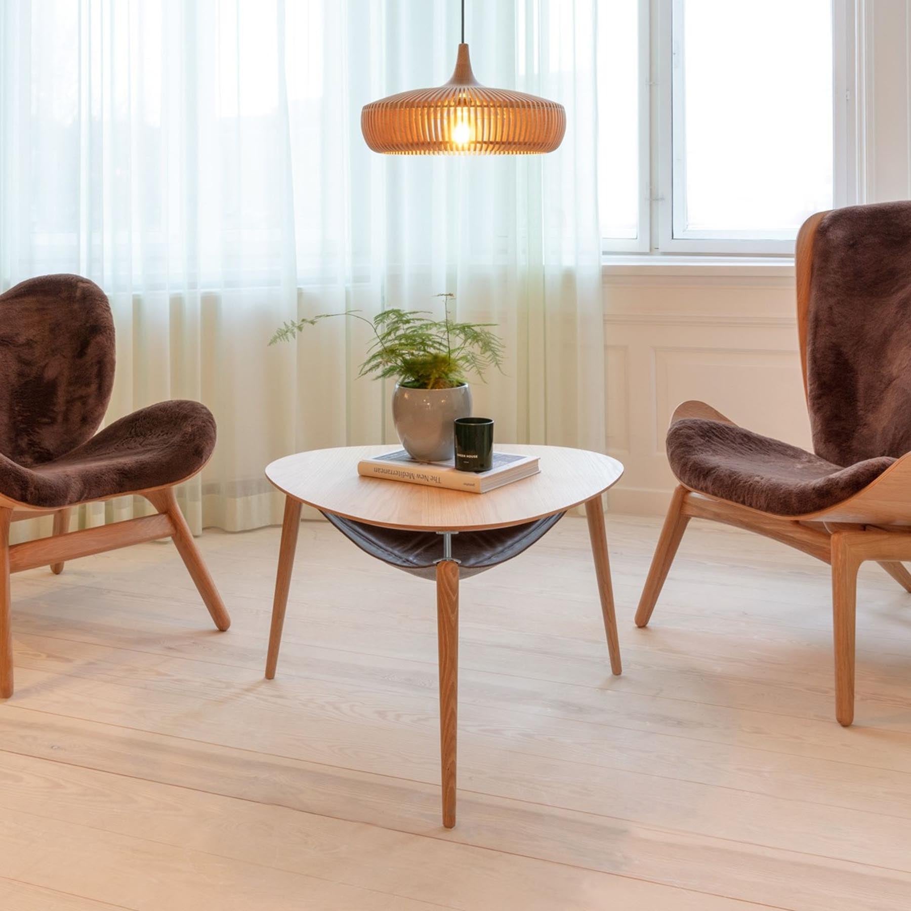 Moderner Hang Out Beistelltisch in Schwarz von Umage, perfekt für entspannte Momente und als stilvolles Wohnaccessoire.