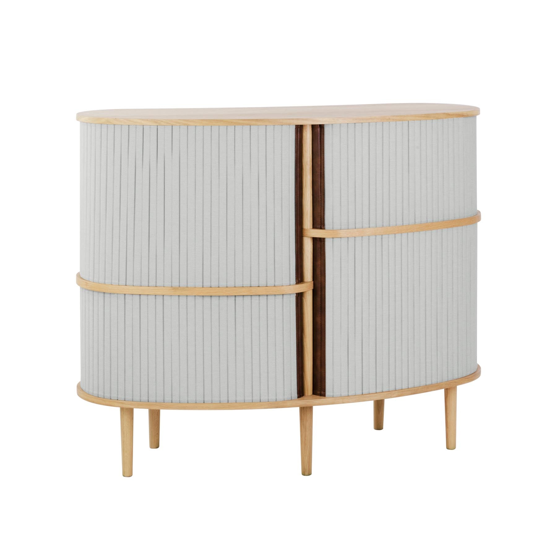 Elegantes Highboard von Umage in sanften Weißnuancen, ideal für kreative Wohnkonzepte und geschmackvolle Raumgestaltung.