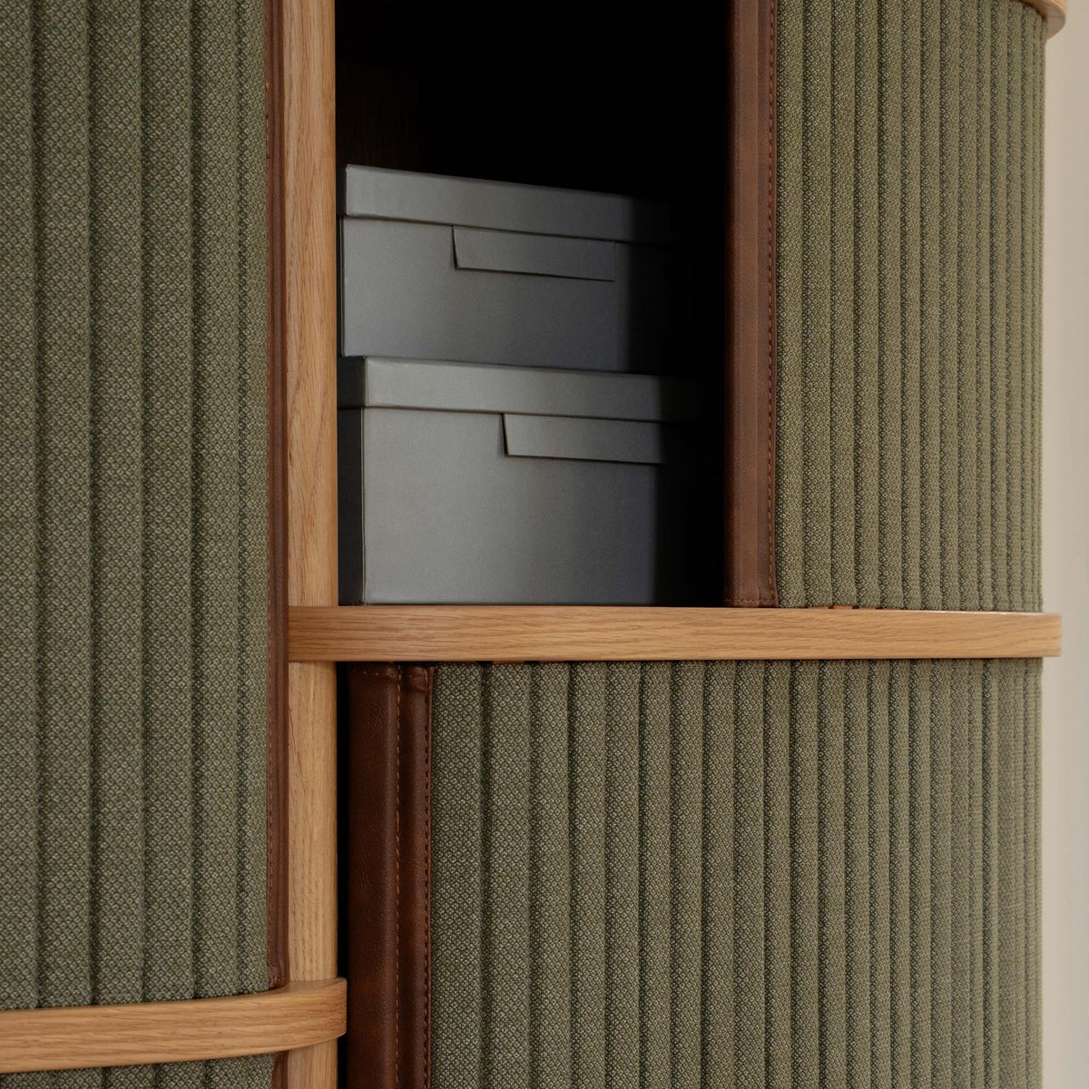 Audacious Highboard in Morning Meadows präsentiert im Onlineshop von KAQTU Design AG. High-Sideboard ist von Umage